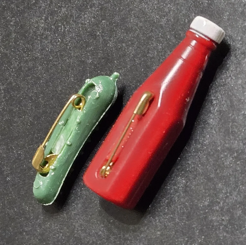 Vintage Heinz Ketchup & Pickle Brooch Pin Set Silly Advertisement Promo Great Co - Picture 4 of 5